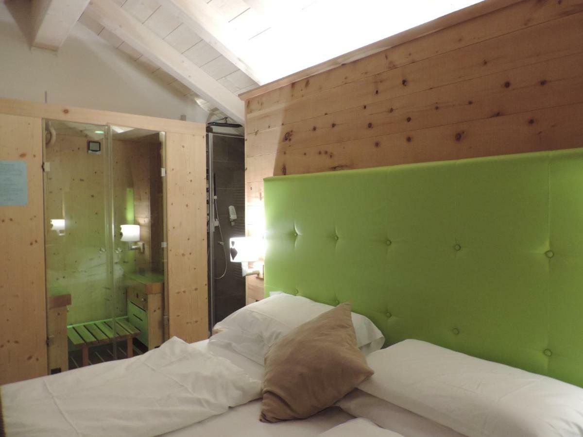 Hotel Scoiattolo Тезеро Екстериор снимка