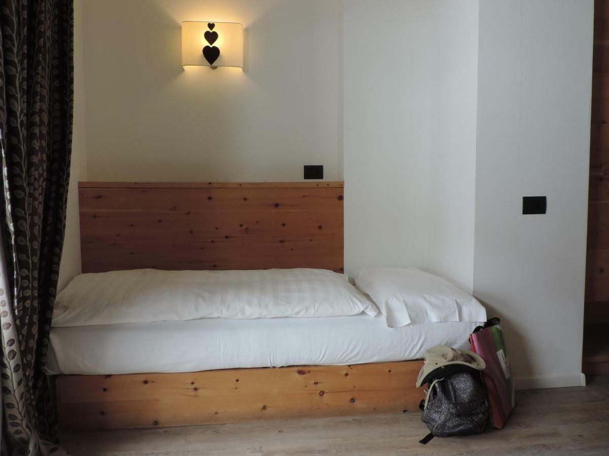 Hotel Scoiattolo Тезеро Екстериор снимка